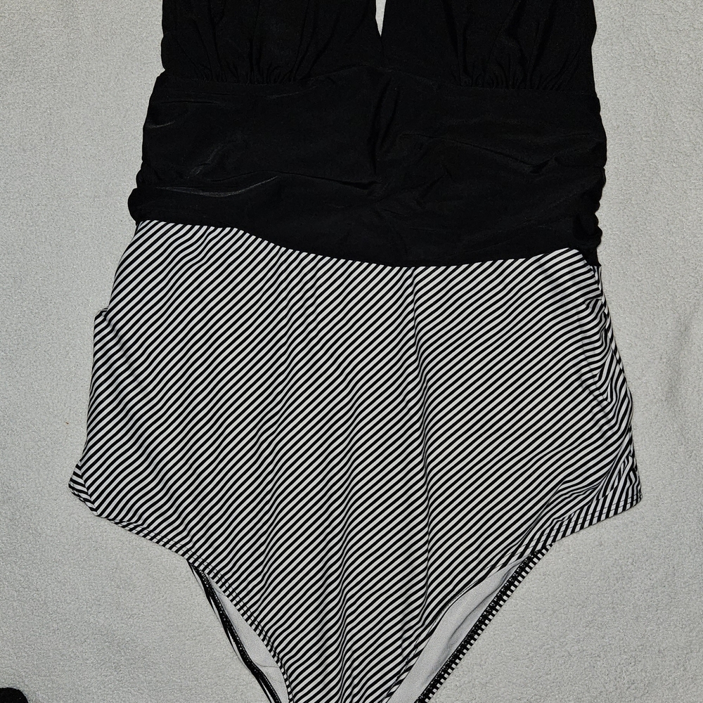 Chic Black and White Striped Women's One Piece Swimsuit Halter Top. NEVER WORN!